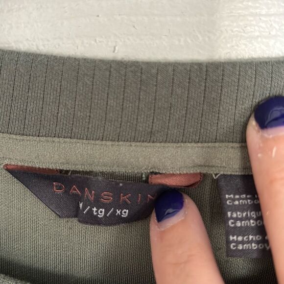 Danskin Ladies Large Crop Pullover with match Danskin flared slit leggings size - Picture 2 of 9